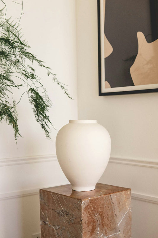 Nordic Ceramic Donut Vase for Pampas Grass Aesthetic Presentation View 1